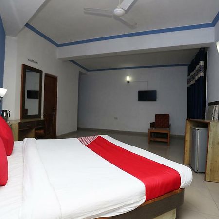 Hotel Oyo 5667 Katra Continental Esterno foto