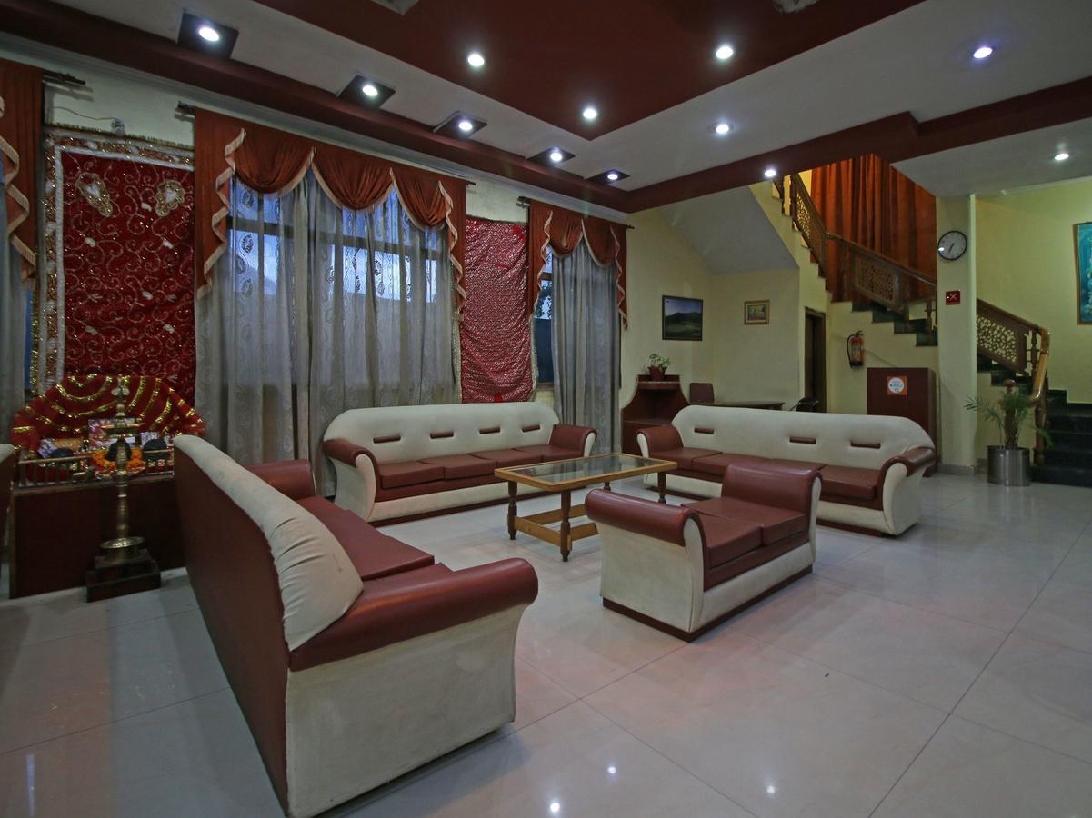 Hotel Oyo 5667 Katra Continental Esterno foto