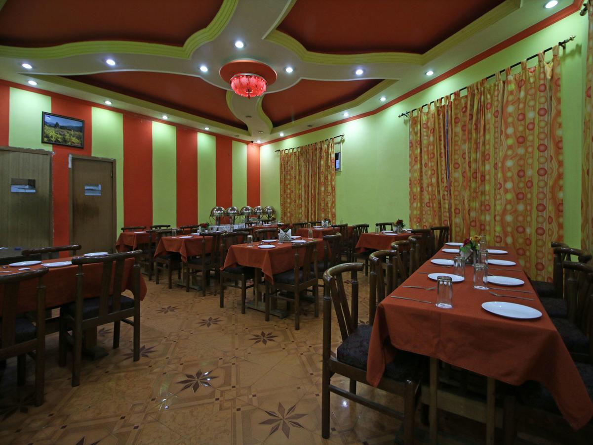 Hotel Oyo 5667 Katra Continental Esterno foto