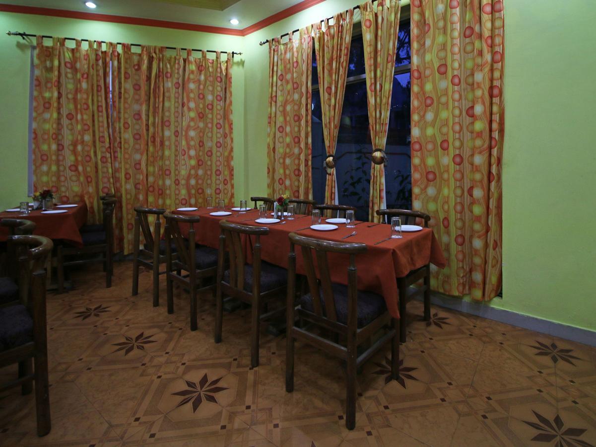 Hotel Oyo 5667 Katra Continental Esterno foto