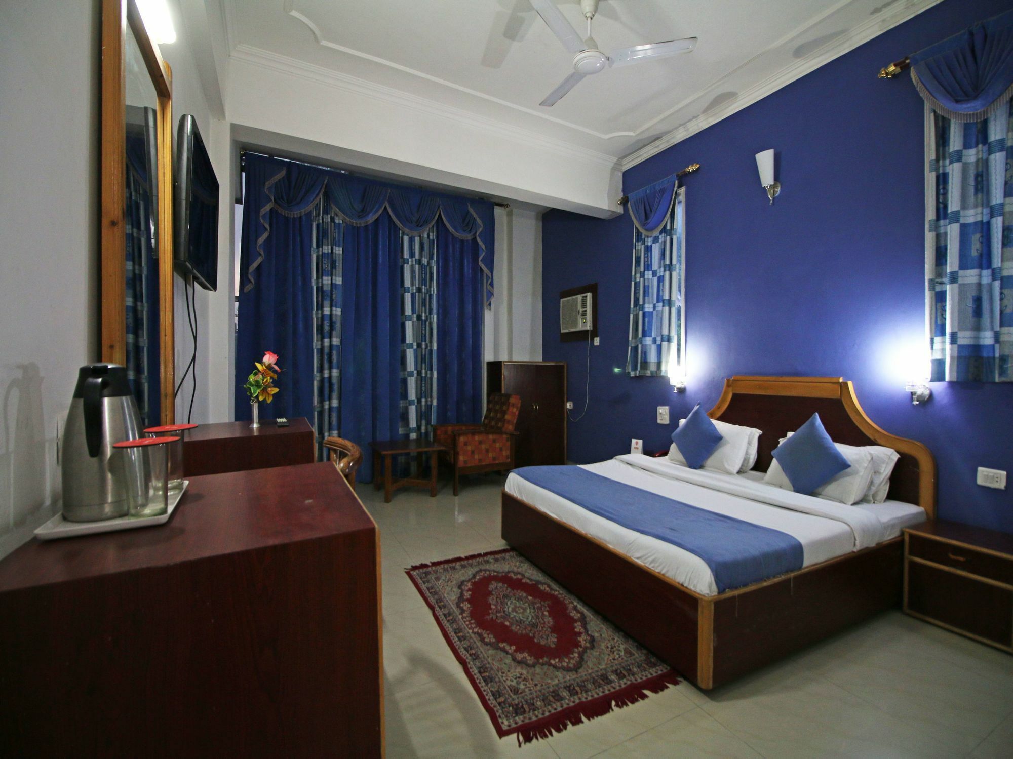 Hotel Oyo 5667 Katra Continental Esterno foto