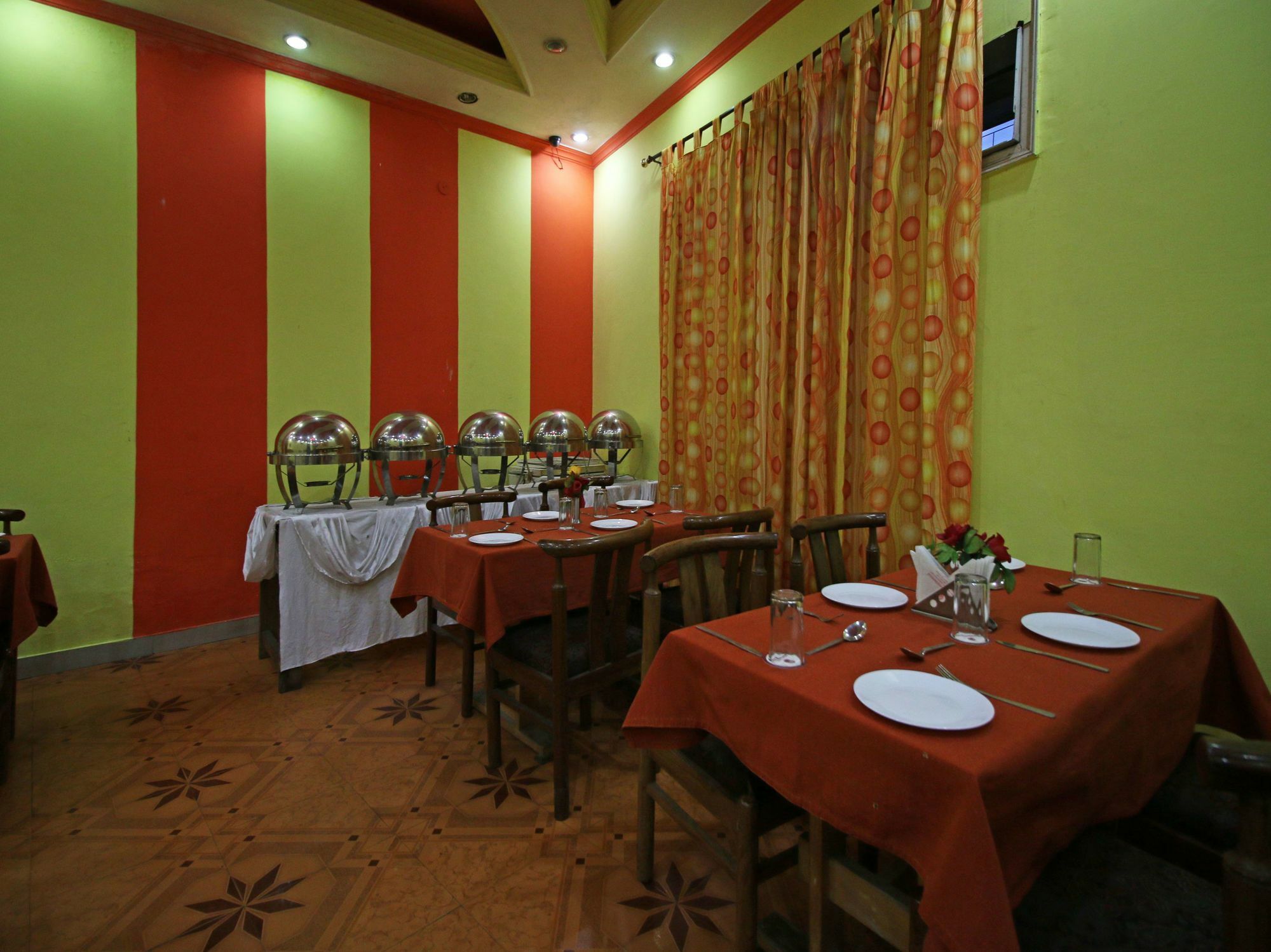 Hotel Oyo 5667 Katra Continental Esterno foto