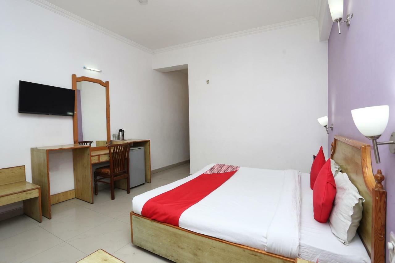 Hotel Oyo 5667 Katra Continental Esterno foto