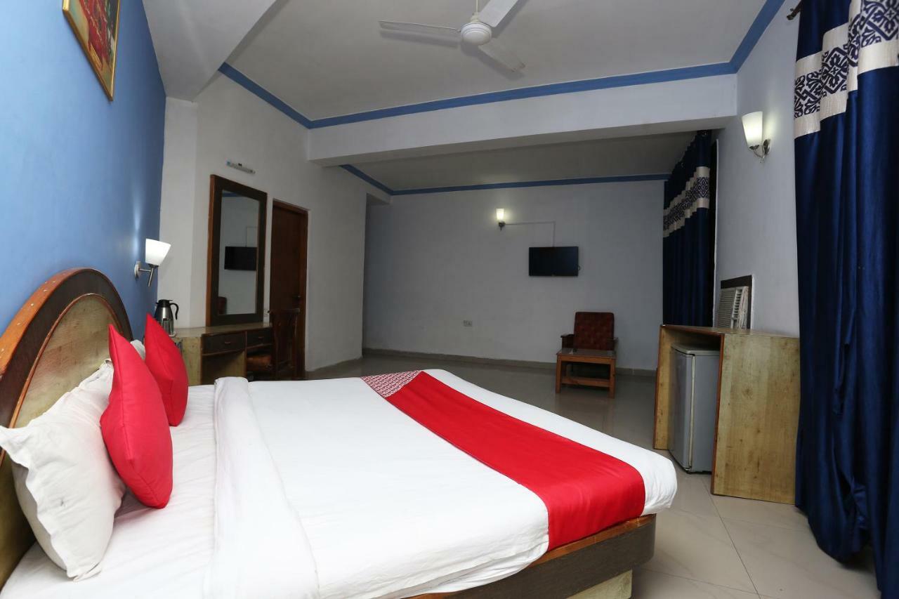 Hotel Oyo 5667 Katra Continental Esterno foto