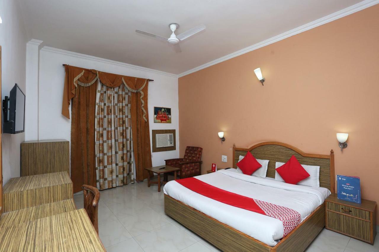 Hotel Oyo 5667 Katra Continental Esterno foto
