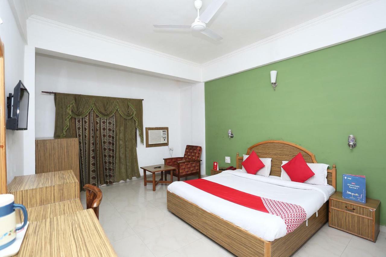 Hotel Oyo 5667 Katra Continental Esterno foto